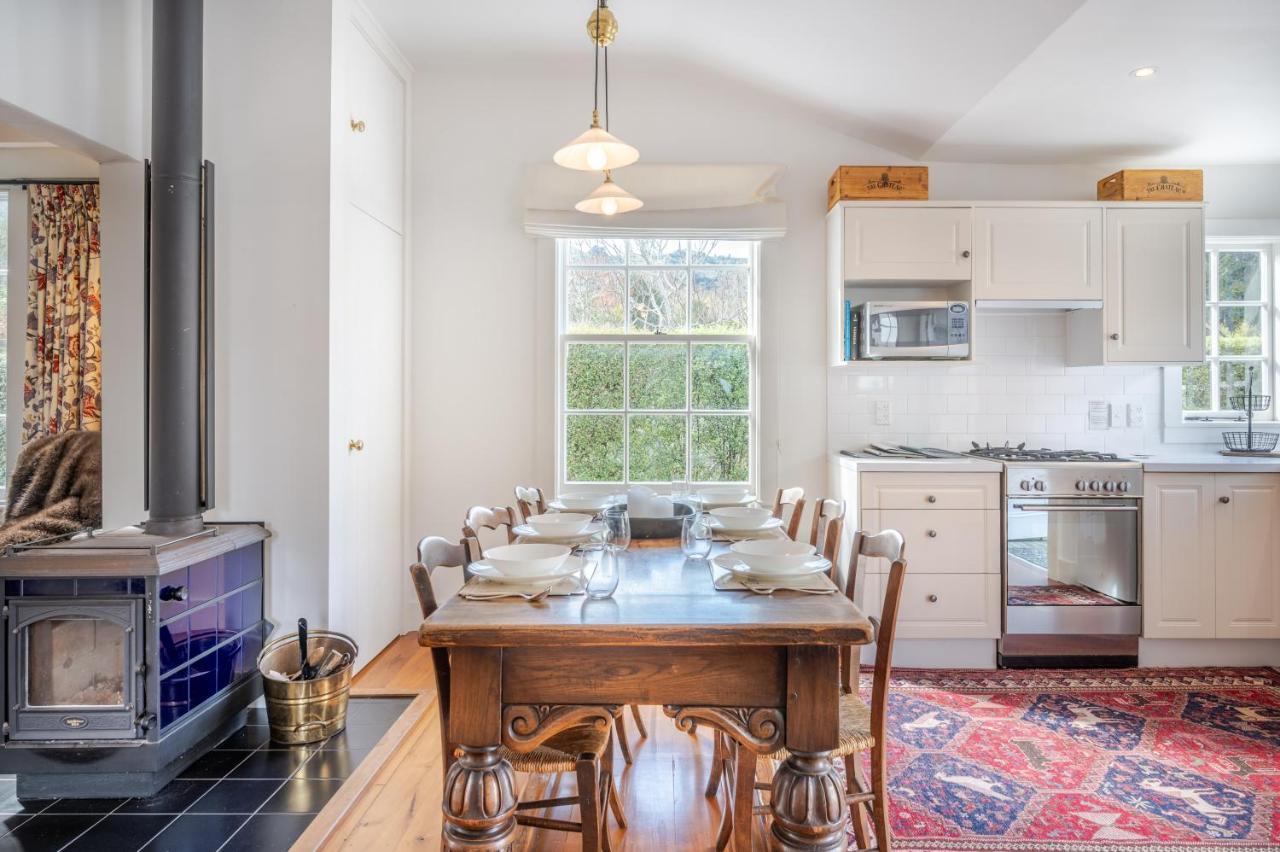 Libeau Cottage - Akaroa Holiday Home ภายนอก รูปภาพ
