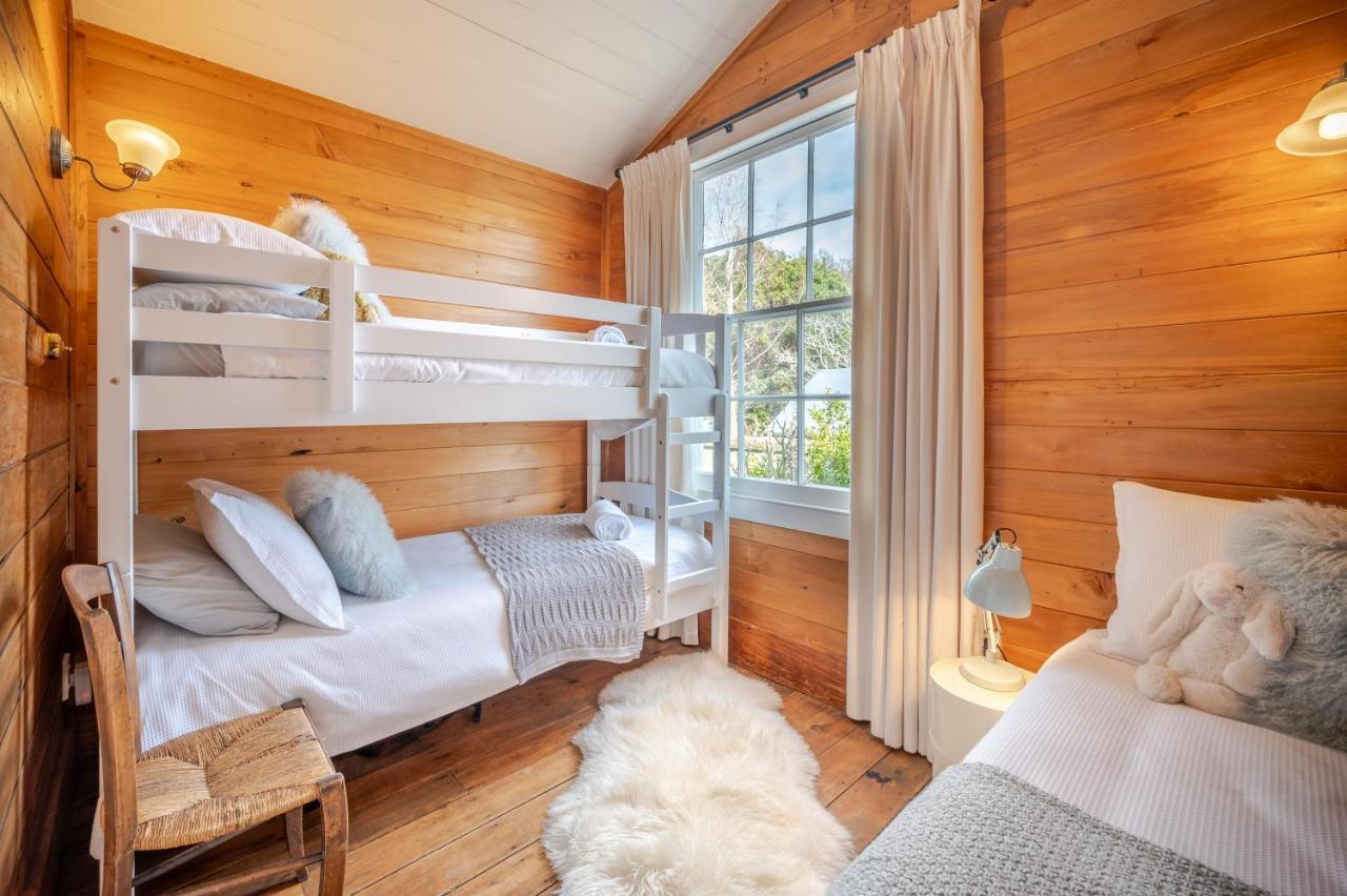 Libeau Cottage - Akaroa Holiday Home ภายนอก รูปภาพ