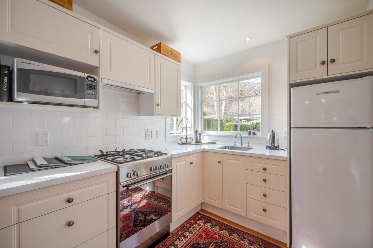 Libeau Cottage - Akaroa Holiday Home ภายนอก รูปภาพ